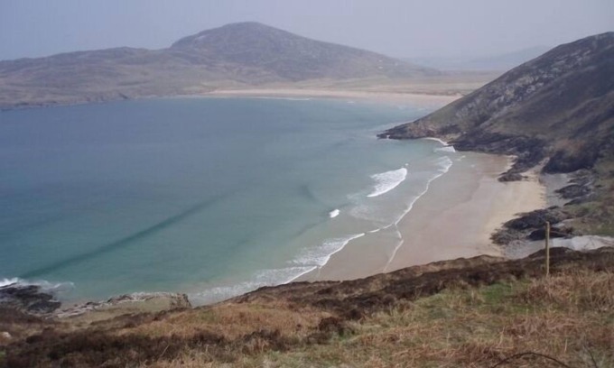 Downings Cottage | Luxurious Waterfront Holiday Homes with Private Pebble Beach & Free WiFi.