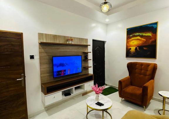 Alimosho Apartment | Luxury 1 bed + Wi-Fi & Pool