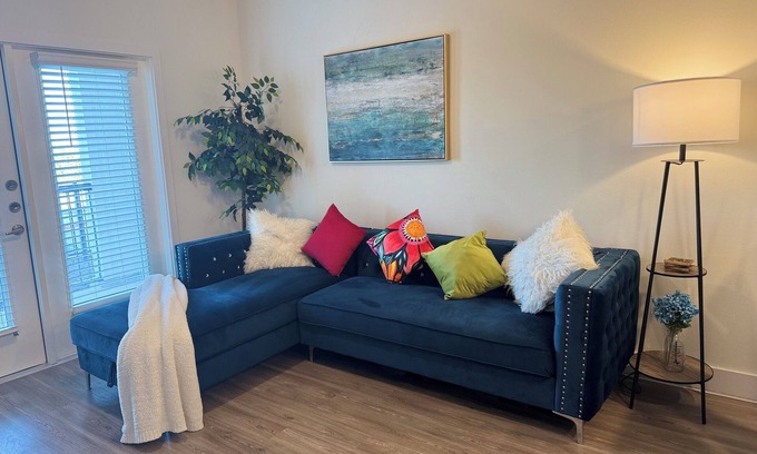 Wetmore Apartment | Luxury 1-bedroom apartment close to La Cantera/RIM with fitness center, WiFi