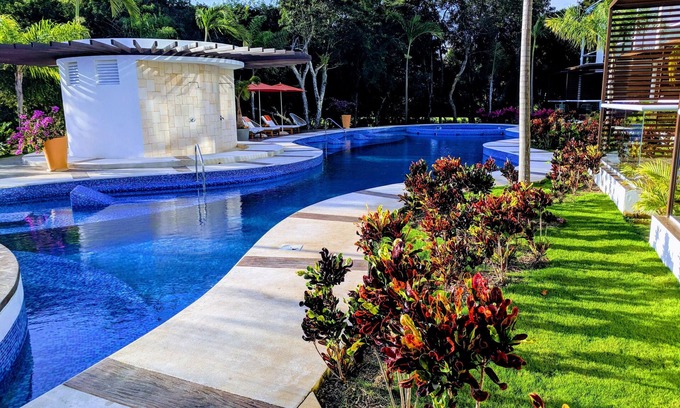 Akumal Condo | LUXURY 1 BEDROOM CONDO (Sleeps 4) 3rd floor POOL VEIW, 5 ⭐️ Bahia Principe/Golf