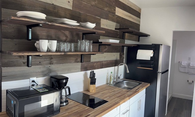 Brazoria Condo | Luxury 1-bedroom Container Condo in brilliant Brazoria with AC, WiFi