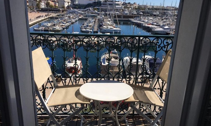 Le Suquet Apartment | Luxury 1 bedroom Quai St Pierre 2 mins from the Palais & Croisette 269