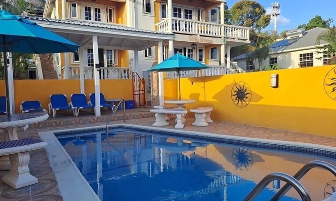 Welches Villa | Luxury 1 Bedroom Vacation Villa 4 minutes to beach Southcoast Maxwel Beach Area