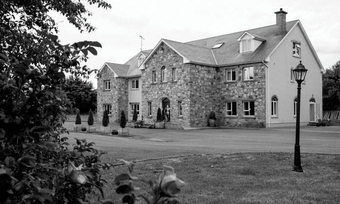 Lecemy House | Luxury 15-Bed Manor | Sleeps 30+ | All Ensuite Rooms