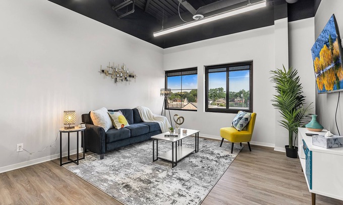 Dearborn Apartment | ★ Luxury 1BD Loft in Dearborn ★ Comfy Queen Bed & Free Parking | Near Detroit