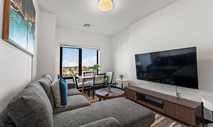 Everett Apartment | Luxury 1BR near Boston 7135