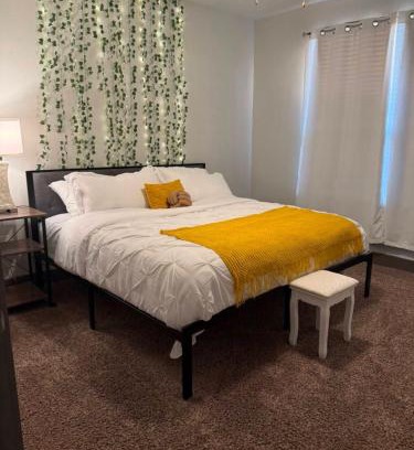 Houston Apartment | Luxury 1BR With Balcony Near Airport