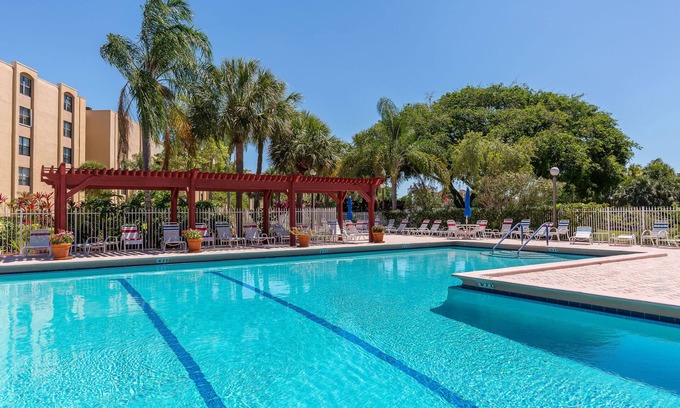 Delray Beach Apartment | Luxury 2/2 Apartment Mins from beaches, Wifi, Pool, Tennis