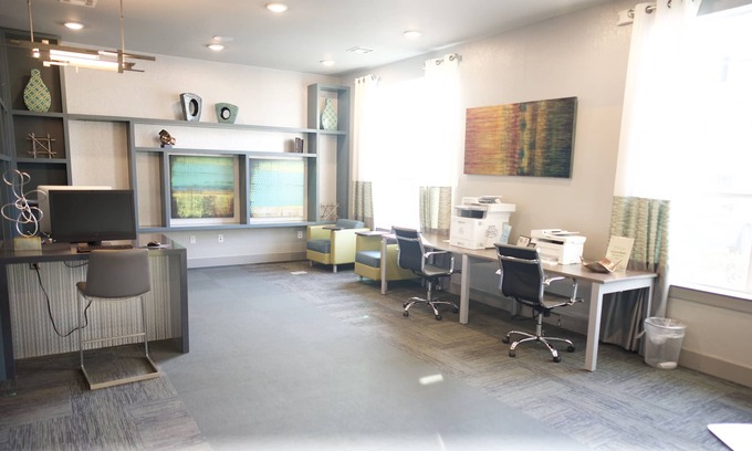 Spring Apartment | Luxury 2 bed 1 bath |fitness center| pool| amazing amenities| gated community