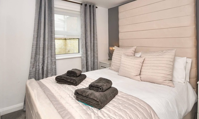 Warkworth Apartment | Luxury 2 bedroom apartment in the heart of Warkworth with private garden