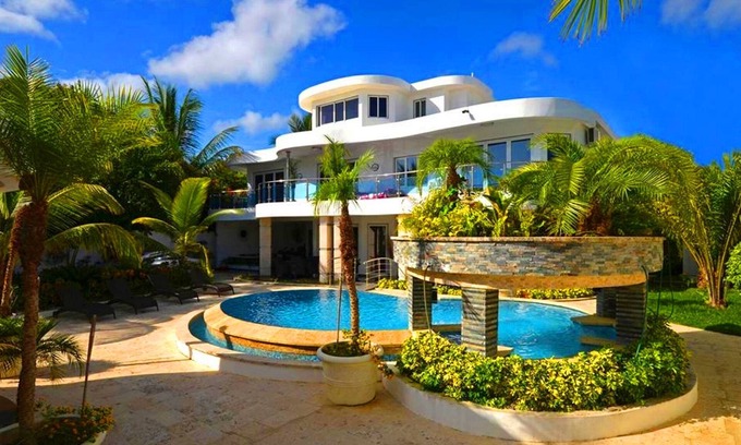 Villas Ana Maria Villa | Luxury 21BD Party Complex, guest-friendly, steps from Clubs/Beaches!