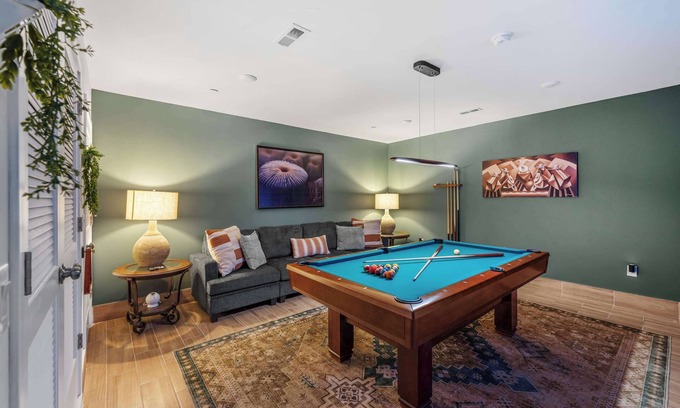 Center City Apartment | Luxury 2B, 2Ba, Pool Table, Parking!