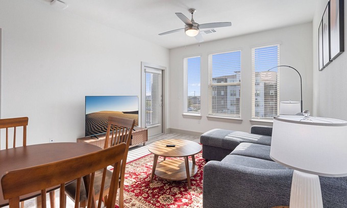 Stony Ridge North Apartment | Luxury 2BD/2BA Next to Airport 1984