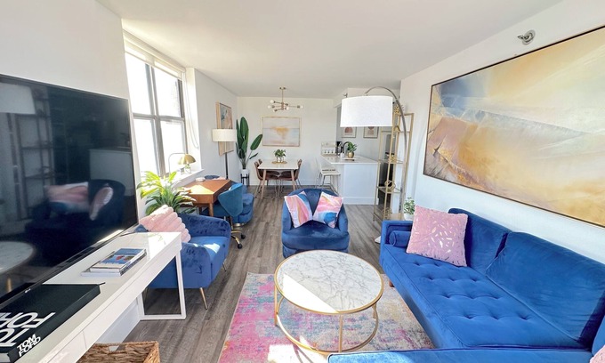 Hoboken Apartment | Luxury 2BR-1BA - 10 min to NYC - Elevator - Laundry - Gym - Roofdeck - Hoboken