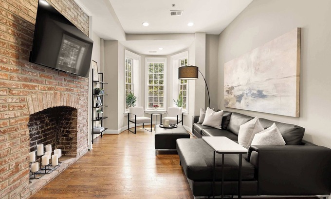 Columbia Heights Apartment | Luxury 2BR & Parking in Heart of DC - Steps to Metro