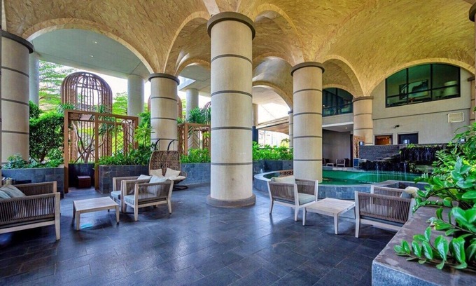 District 1 House | Luxury 3-Bdr Condo in HCMC's Dist 1: Stunning Canal Views and Lavish Amenities