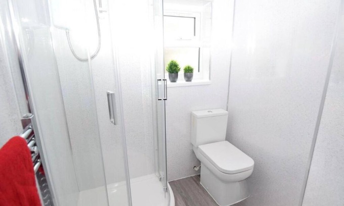 Stoke-on-Trent House | Luxury 3 Bed Apartment - Close to Alton Towers