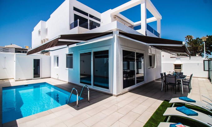 Puerto del Carmen Villa | Luxury 3 bed, 2 bath villa in central Puerto del Carmen with free WiFi & Air Con