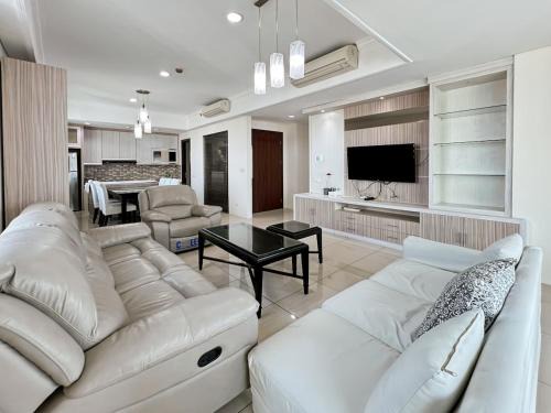 Bangka Apartment | Luxury 3BR Kemang Village Netflix, WiFi, Pool