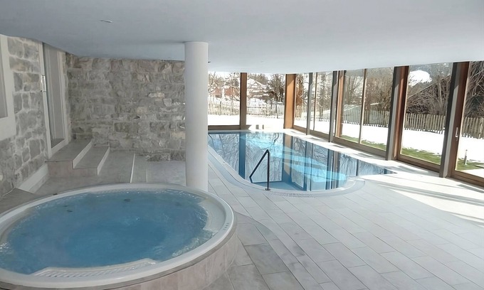 Chateau-d'Oex Apartment | Luxury 4 bed apartment, panoramic mountain views, 5* Spa Facilities - sleeps 8