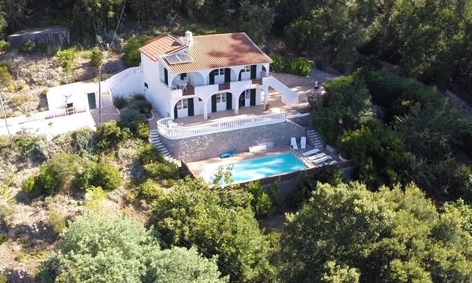 Monchique Villa | Luxury 4 Bed Villa with Pool & Stunning Sea Views
