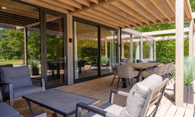 Maasbree House | Luxury 4-person villa with two bathrooms, air conditioning and a covered terrace, surrounded by nature in North Limburg.