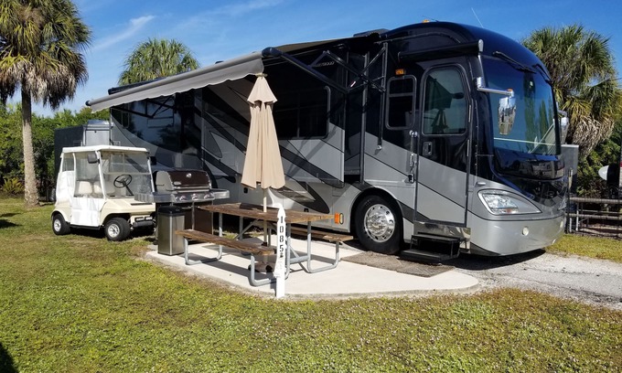 Bradenton House | Luxury 40' Motorhome at RV Resort W/full Amenities 2 Heated Pools, Bradenton Fl