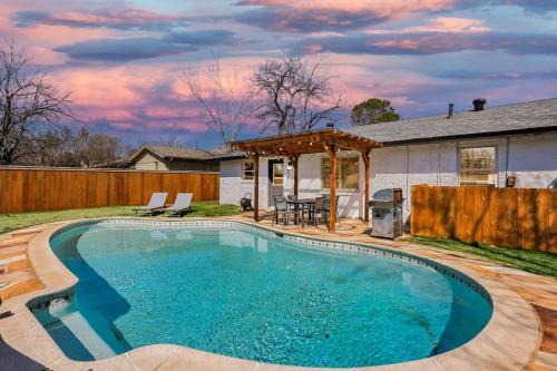 North Richland Hills House | Luxury 4Bed 2Bath Hidden Gem w Backyard Oasis