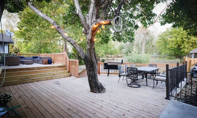 Olathe House | Luxury 5 bedroom home with Pool and 3 acers of private land.!