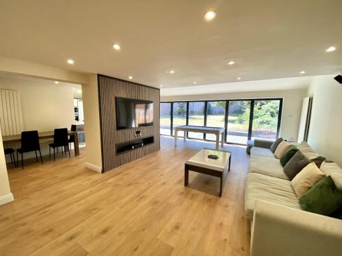 Milton Keynes Apartment | Luxury 5 Bedrooms House in Milton Keynes