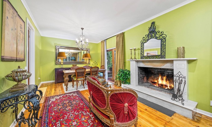 Mount Dandenong House | Luxury 5* Secluded, in Nature - Pet Friendly. Walk to village cafe's, shops