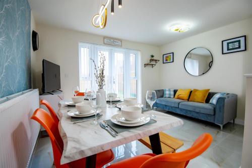 Wigan House | Luxury 5BDR with City Access, Free Parking and Wi-Fi