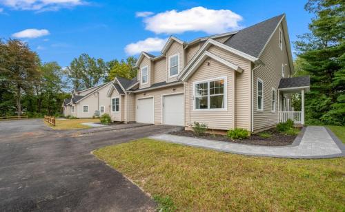 Maple Hill House | Luxury 5BR Home in Central Bloomfield Spot