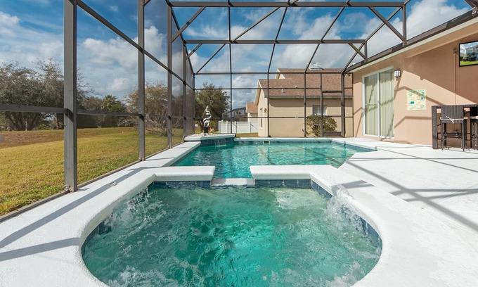 Tuscan Ridge House | ★ Luxury 5BR With Pool, Grill & Tub Near Disney ★