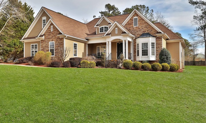 Fayetteville House | Luxury 6 bedroom pool, jacuzzi, theater room, game room