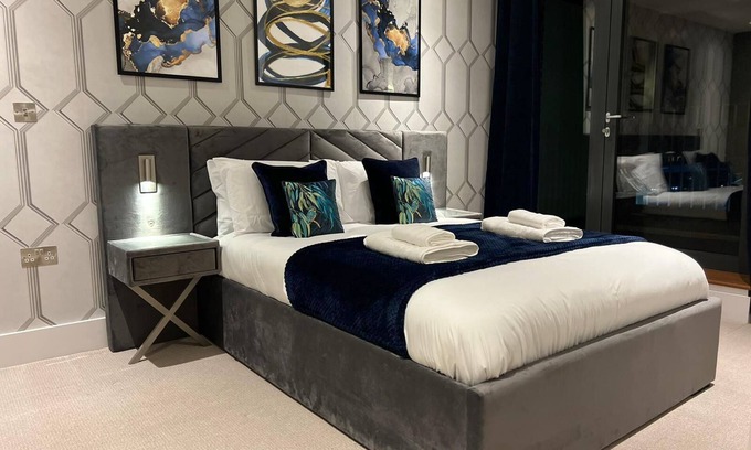 Wembley Park Apartment | LUXURY ACCOMMODATION IN CENTRAL WEMBLEY, 5 MINS WALK TO WEMBLEY STADIUM,SLEEPS 4