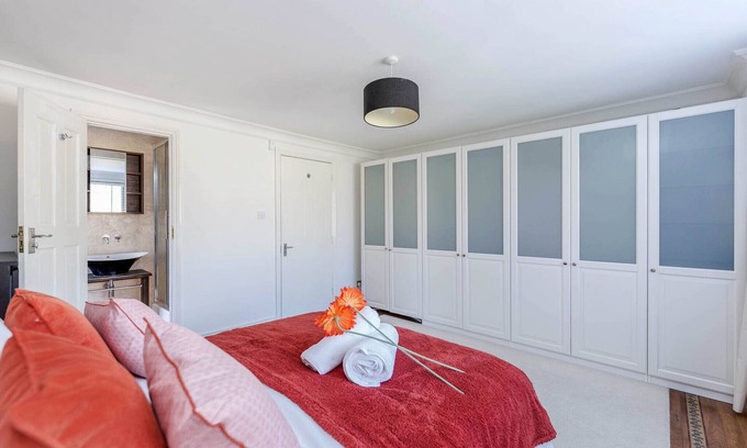 Greenwich West House | LUXURY AND SPACIOUS 4 BEDS FOR THE LARGER GROUPS
