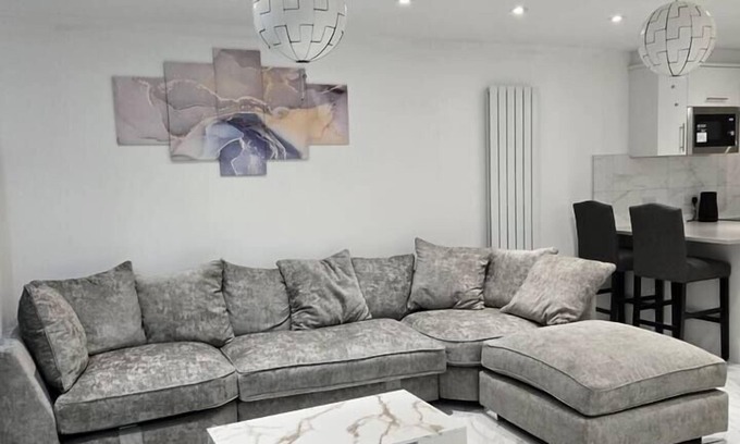 Greenhithe House | Luxury and stylish 3 bedroom house in Greenhithe