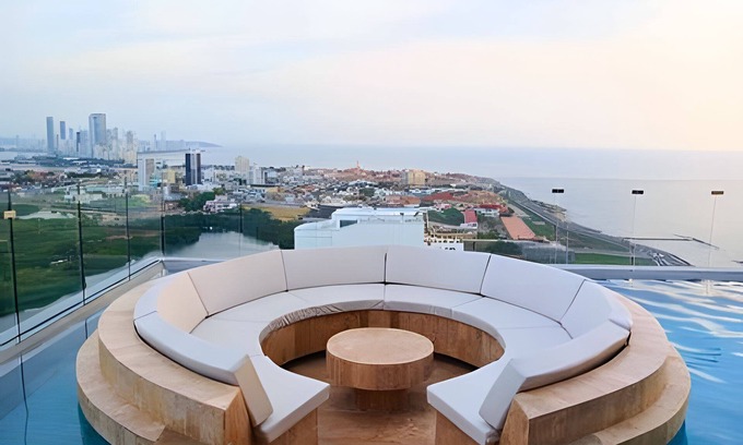 El Cabrero House | Luxury Apartment with Ocean y Walled City Views