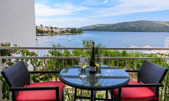 Seget Vranjica Apartment | Luxury apartment literally on the beach - whirlpool and sauna