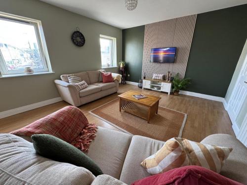 Lahinch Apartment | Luxury Apartment 1 min to Beach