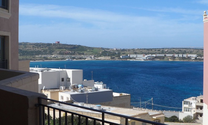 Għadira Apartment | Luxury Apartment 3 Bed-3 Bathrooms with Balcony, Pool, Seawiew