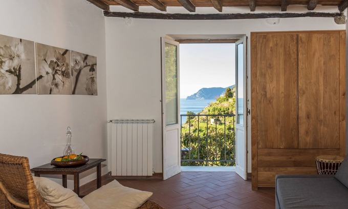 Manarola Apartment | Luxury Apartment Gavone by Arbaspàa in Manarola, with sea view