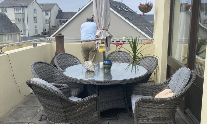 Inniscarra Apartment | Luxury Apartment Lahinch 2mins from beach restaurants and Golf Club+parking n