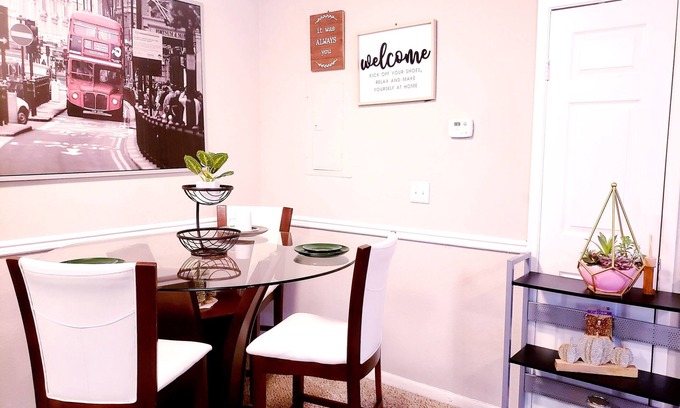 Lawrenceville Apartment | Luxury Apartment with Balcony near shops
