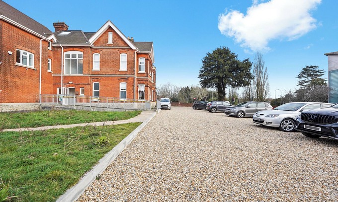 Maidstone Apartment | Luxury apartment with parking Maidstone Town