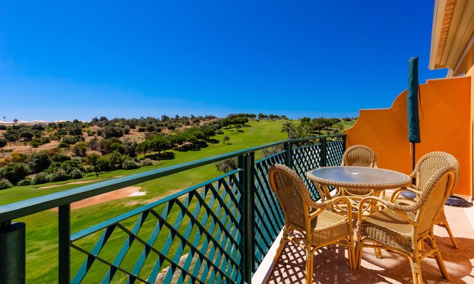 Atalaia Apartment | Luxury Apartment With Panoramic Views - Free Spa & Gym, WiFi and Daily Maid.