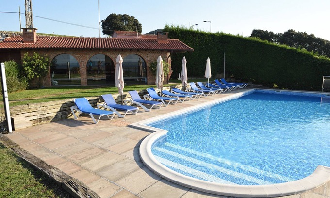 Mogro Cottage | Luxury apartment with pool and tennis court. Usil-Mogro beach front