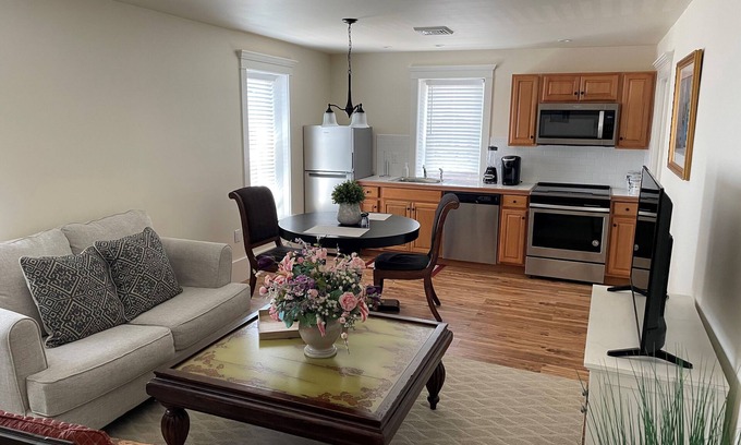 Brownstown Apartment | Luxury Apartments at Brownstown Unit 1