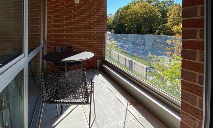 High Street Hill Apartment | luxury apt and river view